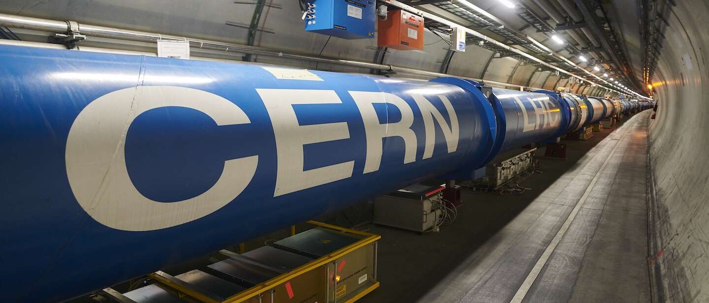 LHC-røret nede i tunnelen.